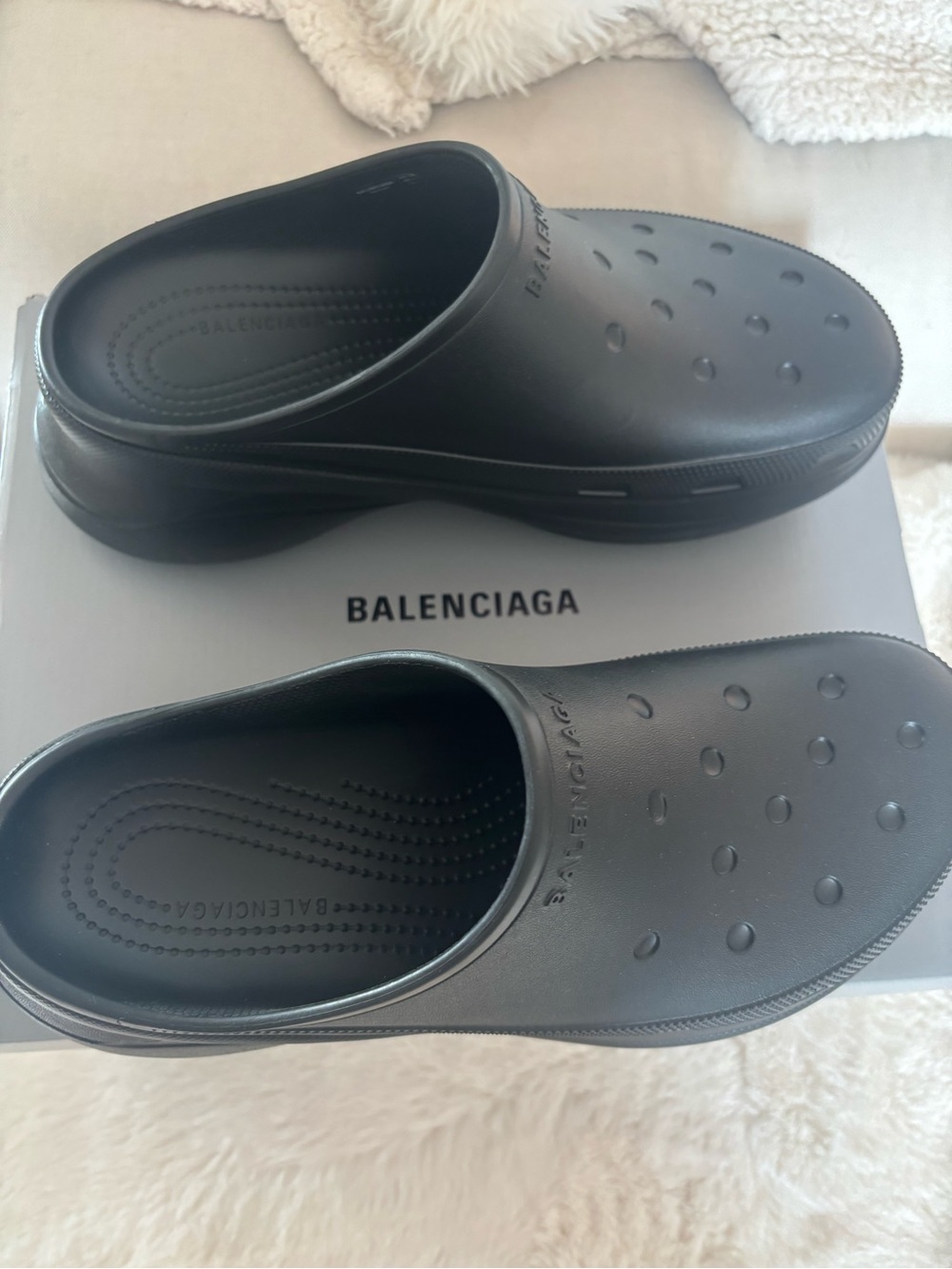 Balenciaga Men’s Black Foam Clog Slip-Ons - Picture 4 of 6